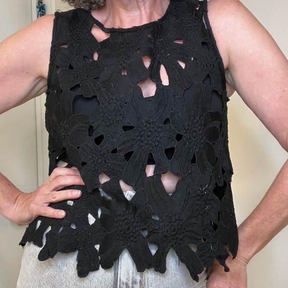 ANTHROPOLOGIE Black Lace Floral Appliqué Eyelet Sleeveless Top Cutouts Size S/M - Picture 7 of 13